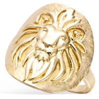 Bague avec une tête de lion en plaqué or jaune 18 carats.