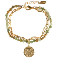 Bracelet triple rangs composé d'une chaîne en acier doré, une chaîne avec pastille ronde au motifs d'étoiles en acier doré et une chaîne en acier doré surmontée de perles en pierre de couleur. Fermoir mousqueton avec 3 cm de rallonge.