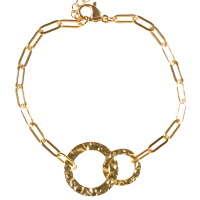 Bracelet avec deux cercles martelés entrelacés en acier doré. Fermoir mousqueton avec 3 cm de rallonge.