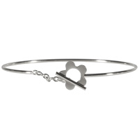 Bracelet jonc avec fermoir cabillaud en forme de fleur en acier argenté.