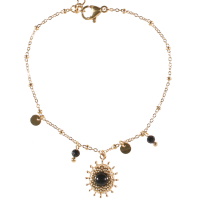 Bracelet composé d'une chaîne et de pampilles rondes en acier doré, deux perles en véritable pierre d'agate noire et un pendant ovale aux contours en rayons en acier doré surmonté d'une véritable pierre d'agate. Fermoir mousqueton avec 3 cm de rallonge.