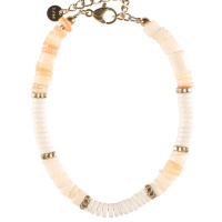 Bracelet composé de perles cylindriques en acier doré et de perles cylindriques de couleur blanche. Fermoir mousqueton en acier doré avec 3 cm.