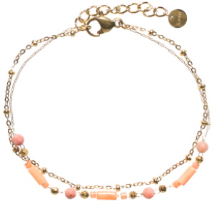 Bracelet double rangs composé d'une chaîne en acier doré et d'une chaîne en acier doré avec perles de couleur rose. Fermoir mousqueton avec 3 cm de rallonge.