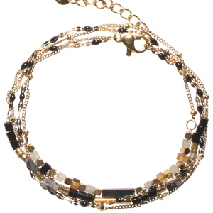 Bracelet double tours et double rangs composé d'une chaîne avec perles cubiques en acier doré et des perles de couleur grise et noire, ainsi qu'une chaîne avec des perles cylindriques en acier doré, des perles en émail de couleur noire et des perles cylindriques de couleur grise et noire. Fermoir mousqueton avec 3 cm de rallonge.