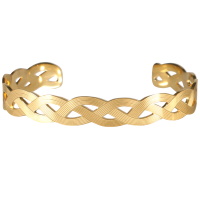 Bracelet jonc ouvert en forme de chaîne en acier doré.