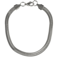 Bracelet composé d'une chaîne maille serpent en acier argenté. Fermoir mousqueton avec 3 cm de rallonge.