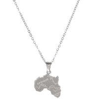 Collier composé d'une chaîne avec d'un pendentif Afrique en acier argenté.