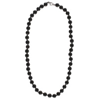 Collier cordon avec perles de couleur noire.