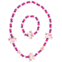 Parure pour enfant composée d'un collier et d'un bracelet élastique de perles et de licornes en bois multicolore et de perles roses.