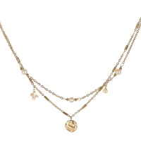 Collier double rangs composé d'une chaîne de 38 cm de long en acier doré avec perles synthétiques, ainsi qu'une chaîne de 40 cm de long avec un pendentif rond martelé en acier doré et des perles synthétiques. Fermoir mousqueton avec 5 cm de rallonge.