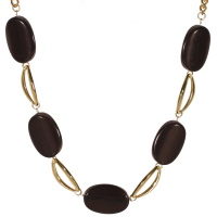 Collier composé d'une chaîne en acier doré et de perles plates ovales de couleur noire. Fermoir mousqueton avec 5 cm de rallonge.