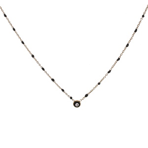 Collier composé d'une chaîne en acier doré, de perles en émail de couleur noire et d'un pendentif œil de Turquie. Fermoir mousqueton avec 5 cm de rallonge.