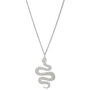 Collier sautoir composé d'une chaîne et d'un pendentif en forme de serpent en acier argenté. Fermoir mousqueton avec 5 cm de rallonge.