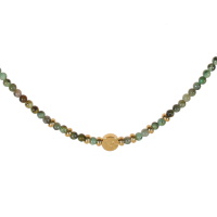 Collier composé de perles en acier doré, de perles en véritable pierre de pin africain et d'une pastille ronde martelée en acier doré. Fermoir mousqueton en acier doré avec 7 cm de rallonge.