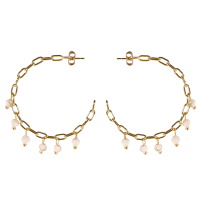Boucles d'oreilles créoles ouvertes en forme de chaîne en acier doré avec pampilles de perles de couleur blanche.