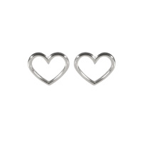 Boucles d'oreilles puces en forme de cœur en acier argenté.