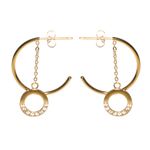 Boucles d'oreilles créoles ouvertes en acier doré avec une chaîne et un cercle pavé en partie de strass.
