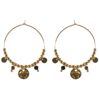 Boucles d'oreilles créoles surmontées de perles en acier doré avec deux pastilles rondes lisses et une pastille ronde martelée en acier doré, ainsi que deux perles en véritable pierre d'agate.