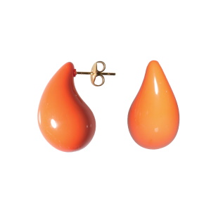 Boucles d'oreilles pendantes en forme de goutte en acier doré et en résine de couleur orange.