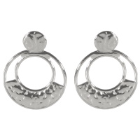 Boucles d'oreilles pendantes composées d'une pastille et d'un cercle martelée en acier argenté.