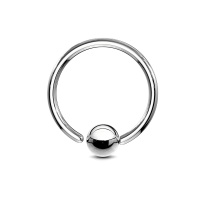 Piercing anneau en acier chirurgical 316L argenté.