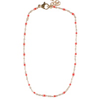 Bracelet chaîne de cheville composé d'une chaîne en acier doré et de perles en émail de couleur rouge. Fermoir mousqueton avec 7 cm de rallonge.