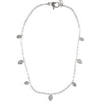 Bracelet chaîne de cheville composé d'une chaîne avec pampilles en forme de feuilles en acier argenté. Fermoir mousqueton avec 5 cm de rallonge.