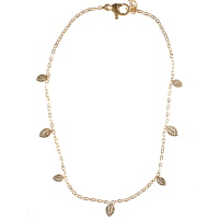 Bracelet chaîne de cheville composé d'une chaîne avec pampilles en forme de feuilles en acier doré. Fermoir mousqueton avec 5 cm de rallonge.