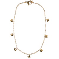 Bracelet chaîne de cheville composé d'une chaîne avec pampilles en forme de papillon en acier doré. Fermoir mousqueton avec 5 cm de rallonge.
