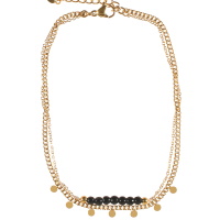 Bracelet chaîne de cheville double rangs composé d'une chaîne avec pampilles rondes en acier doré et d'une chaîne en acier doré avec des perles de couleur noire. Fermoir mousqueton avec 3 cm de rallonge.