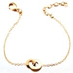 Bracelet avec cercles entrelacés en plaqué or.