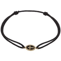 Bracelet cordon en coton de couleur noire surmonté d'un médaillon de forme ovale en plaqué or 18 carats au contour et croix en relief sur émail de couleur noire.