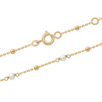 Bracelet composé d'une chaîne en plaqué or jaune 18 carats et de perles d'eau douce. Fermoir anneau ressort avec anneaux de rappel à 15.5 et 17.5 cm.