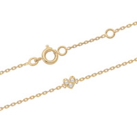 Bracelet composé d'une chaîne en plaqué or jaune 18 carats et d'un cœur serti d'oxydes de zirconium blancs. Fermoir anneau ressort avec anneaux de rappel à 13 et 15 cm.