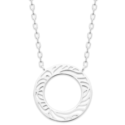 Collier composé d'une chaîne et d'un pendentif cercle avec motifs ajourés en argent 925/000 rhodié. Fermoir mousqueton avec anneaux de rappel à 40, 42 et 45 cm.