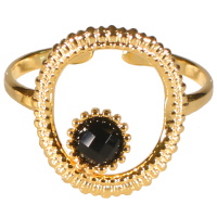 Bague en forme de cercle en acier doré surmontée d'une pierre de couleur noire. Taille ajustable.