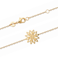 Bracelet composé d'une chaîne et d'une rosace en filigrane en plaqué or jaune 18 carats. Fermoir mousqueton avec anneaux de rappel à 16 et 18 cm.