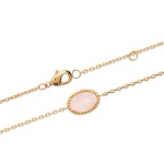 Bracelet en plaqué or 18 carats surmonté d'un quartz rose ovale.