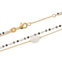 Bracelet double rangs composé d'une chaîne en plaqué or 18 carats avec une véritable pierre de lune et une chaîne en plaqué or 18 carats avec des perles de miyuki. Fermoir mousqueton avec anneaux de rappel à 17 et 19 cm.