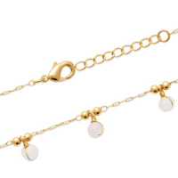 Bracelet composé d'une chaîne en plaqué or jaune 18 carats et 5 perles pendantes en véritable pierre de quartz. Fermoir mousqueton avec 3 cm de rallonge.