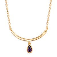 Collier composé d'une chaîne en plaqué or jaune 18 carats et d'un pendentif serti d'une pierre de couleur violette. Fermoir mousqueton avec anneaux de rappel à 40, 42 et 45 cm.