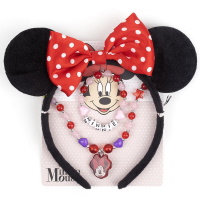 Parure fantaisie pour enfant Minnie Mouse composée d'un serre-tête, d'un bracelet élastique de perles rondes, de perles en forme de cœur et perles cubiques formant le mot MINNIE, ainsi qu'un collier élastique de perles rondes et de perles en forme de cœur et étoile avec un pendentif représentant Minnie Mouse.