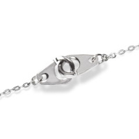 Bracelet composé d'une chaîne et d'une paire de menottes en argent 925/000 rhodié. Fermoir anneau ressort avec anneaux de rappel à 16, 17 et 18 cm.