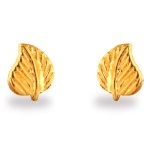 Boucles d'oreilles puces feuilles en plaqué or.